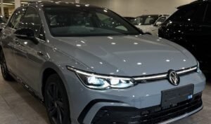 Il retrouve son bolide volé après une agression : sa réaction devient virale (vidéo)